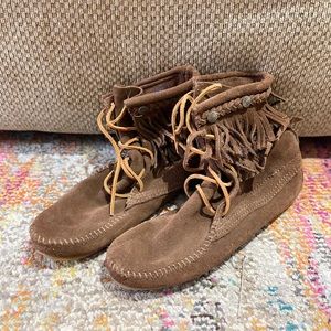 Minnetonka moccasin boots
